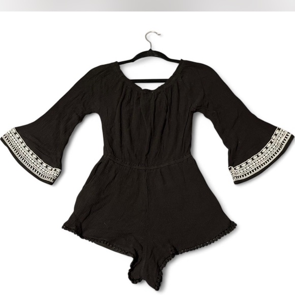 Forever 21 Embroidered Black Jumper! - Picture 2 of 6